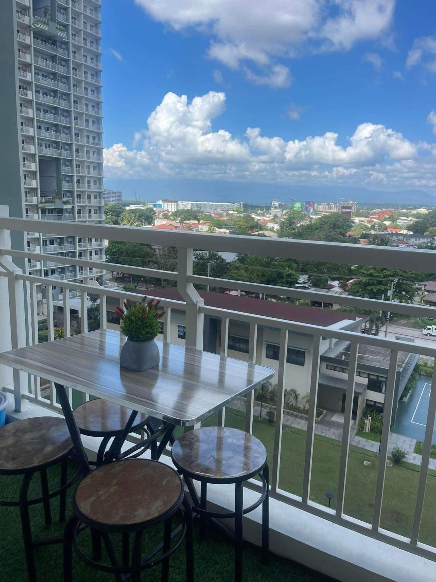 Verdon Parc Davao City With Balcony By Darpm المظهر الخارجي الصورة