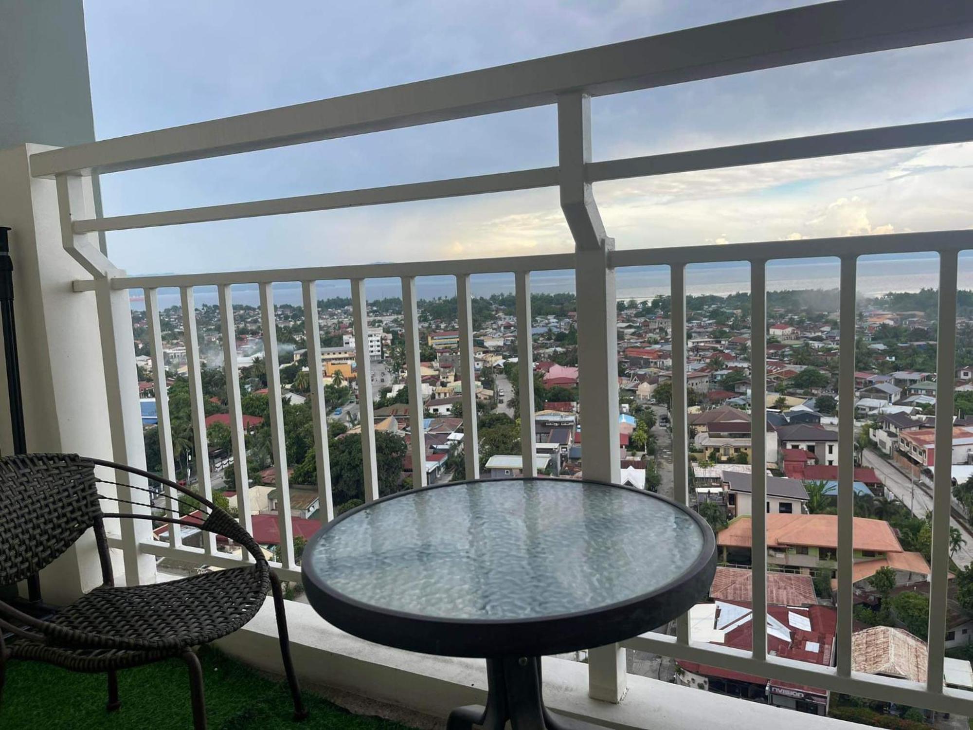 Verdon Parc Davao City With Balcony By Darpm المظهر الخارجي الصورة