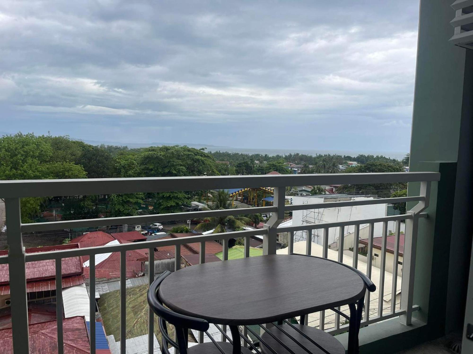 Verdon Parc Davao City With Balcony By Darpm المظهر الخارجي الصورة
